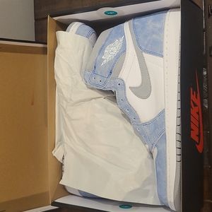 🤍💙 Air Jordan 1 Retro High "Hyper Royal" 💙🤍